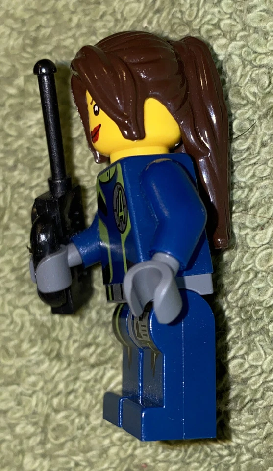 LEGO Minifigure Agent Trace Figure & Walkie - Image 2 of 4