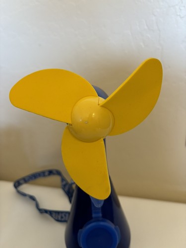Disney Parks Bottiglia Spray Acqua Ventilatore a Batteria - Blu e Giallo - Foto 4 di 8
