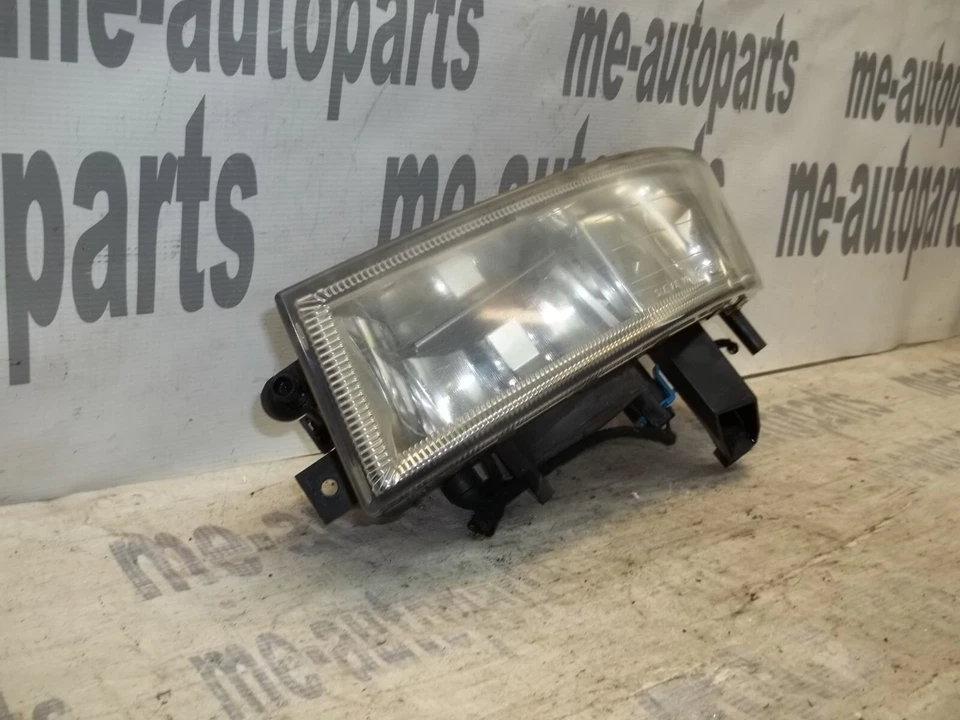 Luz antiniebla izquierda del lado del conductor Cadillac Catera 2000-2001 09 146 109 OEM Foto 2 de 4