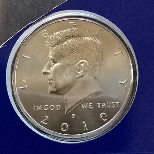 2010 P Kennedy Half Dollar Stempelglanz im original Cello Münzhalter M36