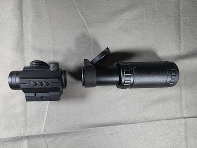 V30 2MOA Red Dot Sight with M37 1.5X - 5X Flip Magnifier Combo