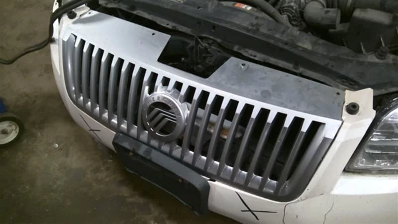 Grille Upper Vertical Bars Satin Aluminum Finish Fits 06-09 MILAN 341173 Foto 3 de 4