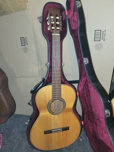 Guitarras Cuenca Mod 10 Missing One String W/ Black Hard Case Red Felt Lined
