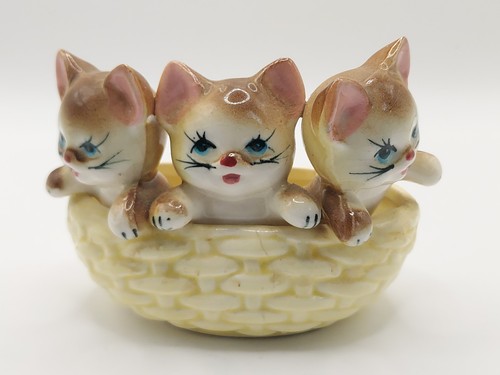 Vintage Kitsch Trio Of Kittens In A Woven Basket Ceramic Figure - Picture 2 of 8