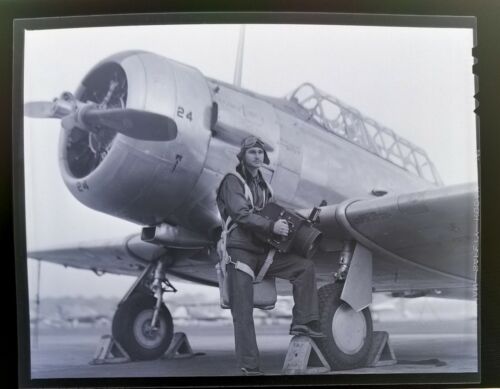 WW2 Aereo pilota ricognizione con aereo che tiene macchina fotografica ID foto negativo 1944 - Foto 2 di 4