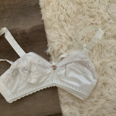 Vintage Bullet Bra Sculptress Smooth Lace Pin Up Bra SZ: 30C Style 535 WIRELESS