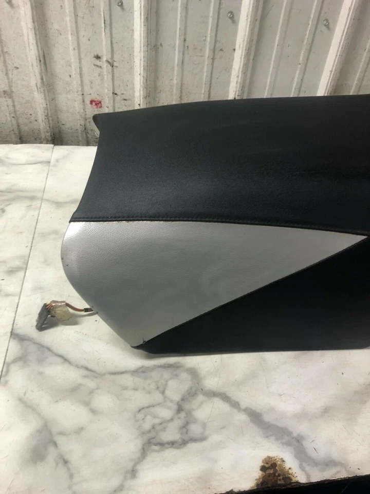 05 Polaris 800 XC SP 雪地摩托车后背乘客座椅 — 第 3/4 张图片