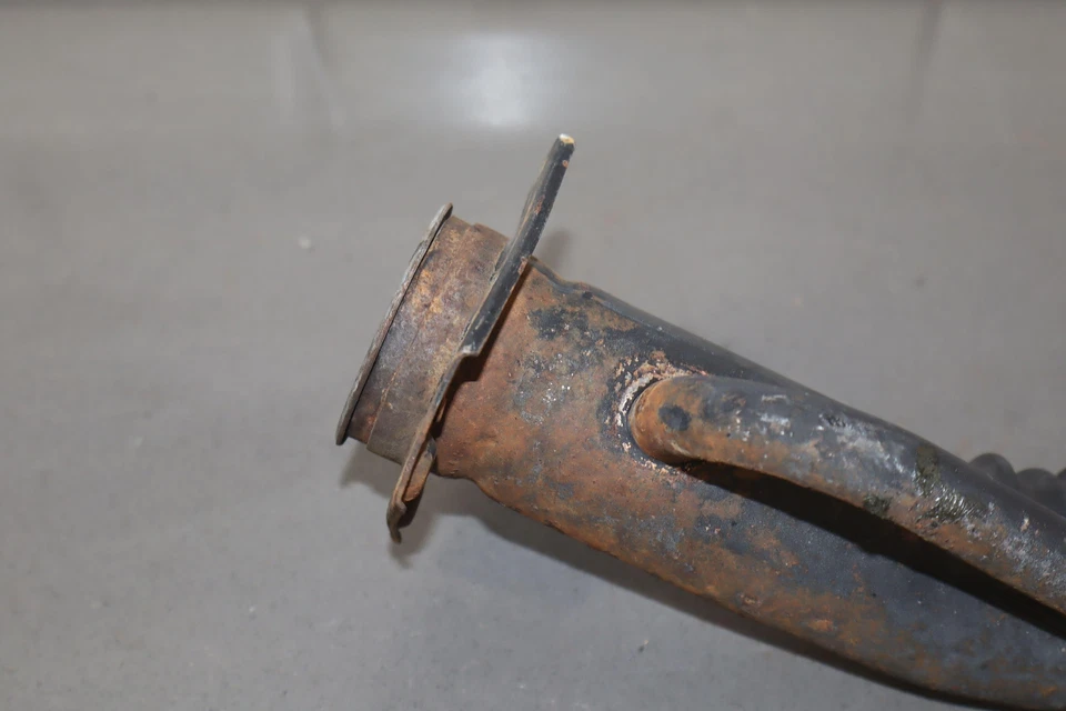 Cuello de llenado de combustible de gasolina Chevy Suburban 92-97 OEM Foto 2 de 4