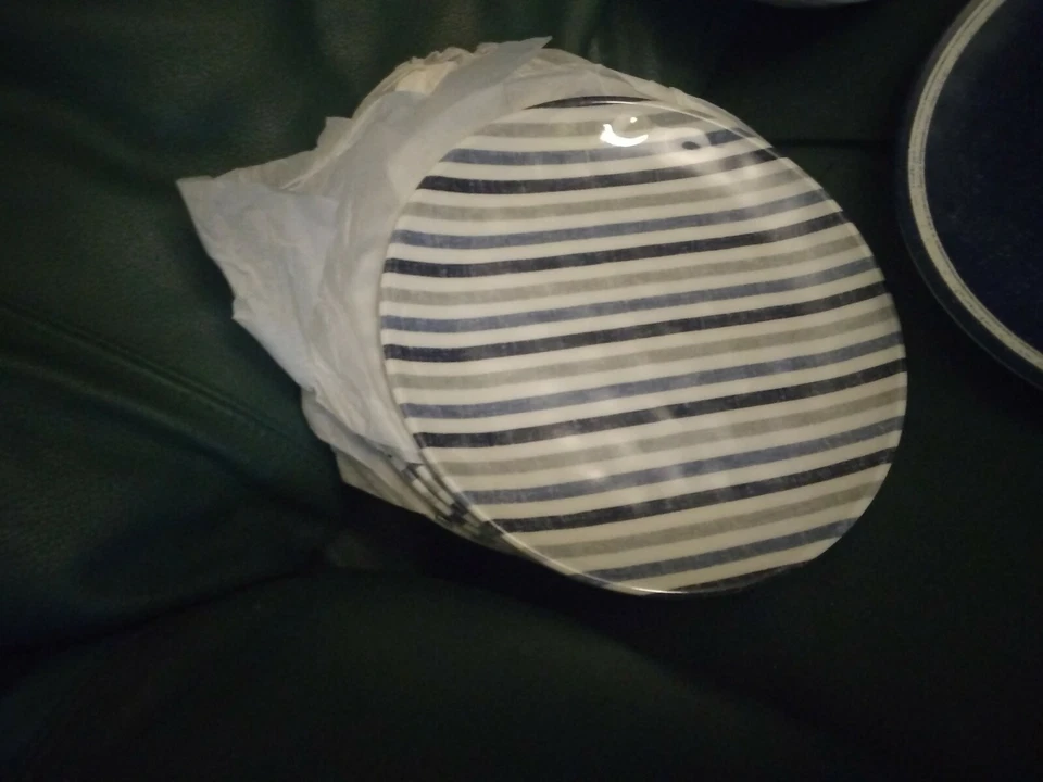 Juego de vajilla Better Home & Gardens de lino azul marino de 12 piezas Foto 4 de 4