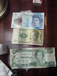 1 five bound bank of England note.