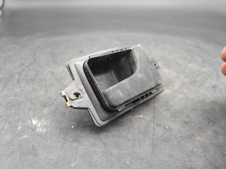 1984-1991 BMW 318i 325i E30 Right Rear Door Handle Sedan 1876041 OEM X1-690 - Imagem 2 de 4