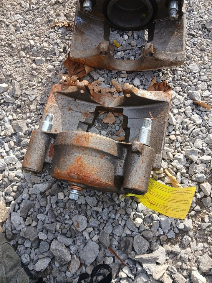 Chevy GMC K3500 Sierra 7.4 L Front Brake Calipers 454 Caliper 1998 - Image 3 of 4