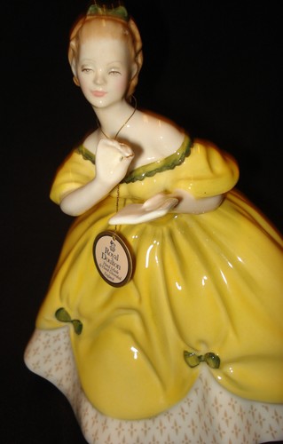 Statua statuina gialla vintage Royal Doulton England HN2315 L'ultimo valzer con etichetta - Foto 3 di 4