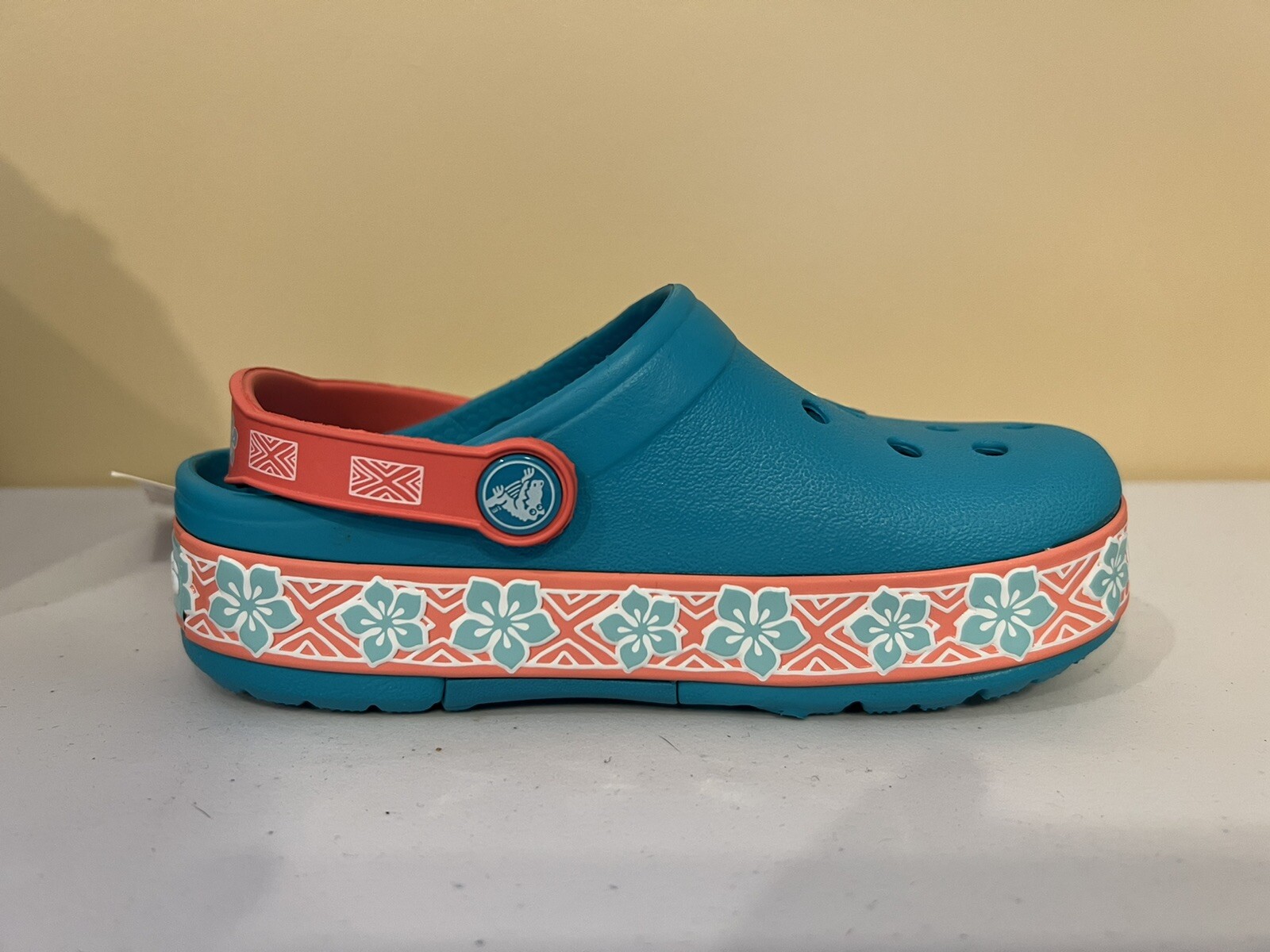 Total 111+ imagen moana crocs Abzlocal.mx