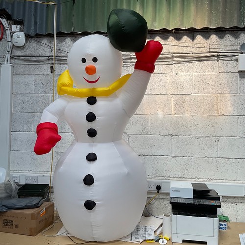 7FT CHRISTMAS TREE BUNDLE WITH DECORATIONS & INFLATABLE SNOWMAN USED - Picture 24 of 24