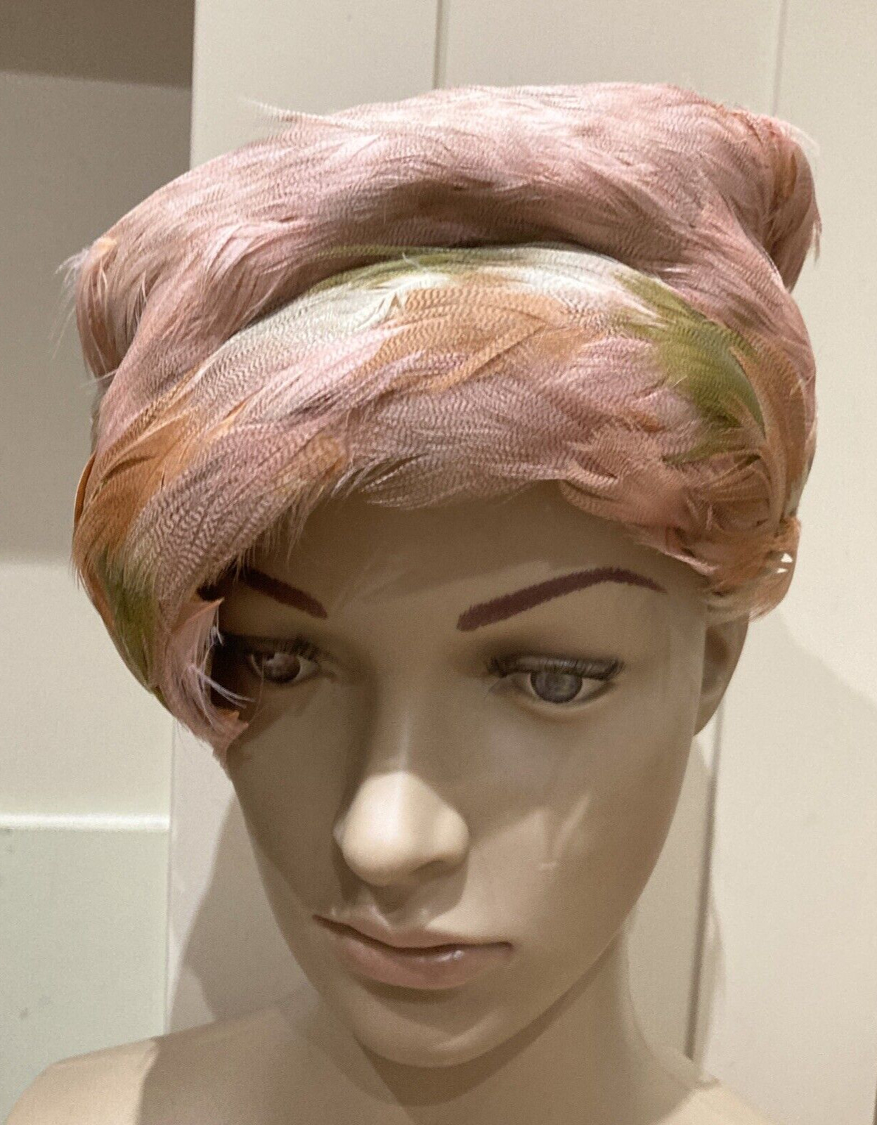 Vintage 1950s Pink/Green Feather Half Hat 9