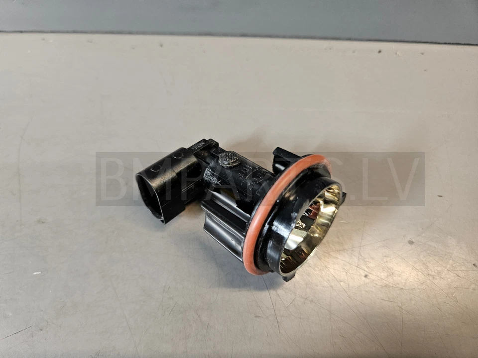 NEW GENUINE HELLA BMW E87 E39 E83LCI PARKING LIGHT BULB SOCKET WITH BULB 6904048 - Image 2 of 4