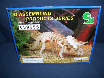 IQ Assembling Products Triceratops 3-D Skeleton Model D302 New