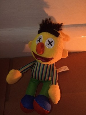 { xx } Kaws... Sesame Street_Keychain_bert