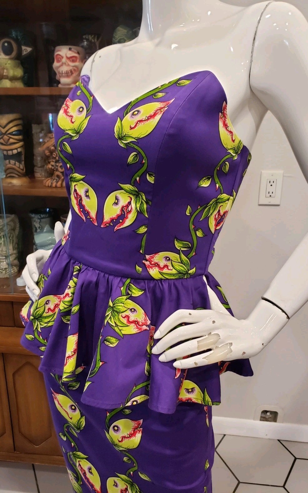 RARE Deadly Dames Venus Flytrap Mantrap Purple Pe… - image 3