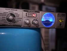 Behringer MIC800 Tube Microphone Preamp Tested Used Includes Adapter