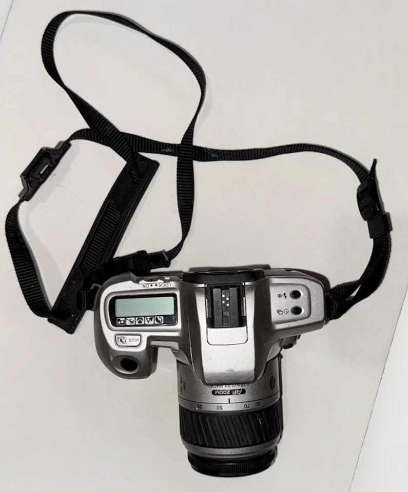 Cámara fotográfica Minolta Maxxum Qtsi 35 mm SLR con kit de lente de 35-80 mm Foto 3 de 4