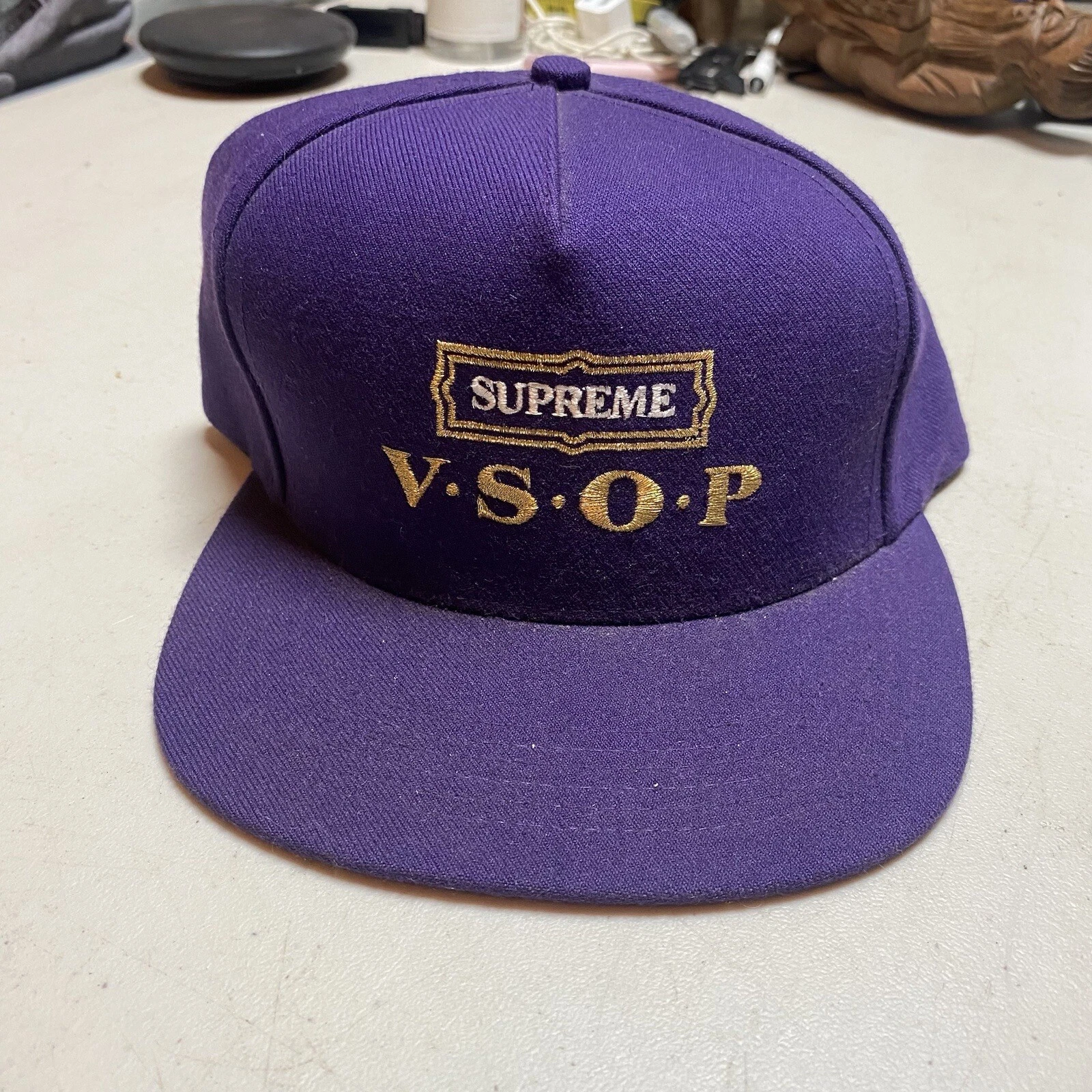 Casquette brodée violette Supreme F/W 2010 VSOP brandy 5 panneaux fabriquée aux États Unis