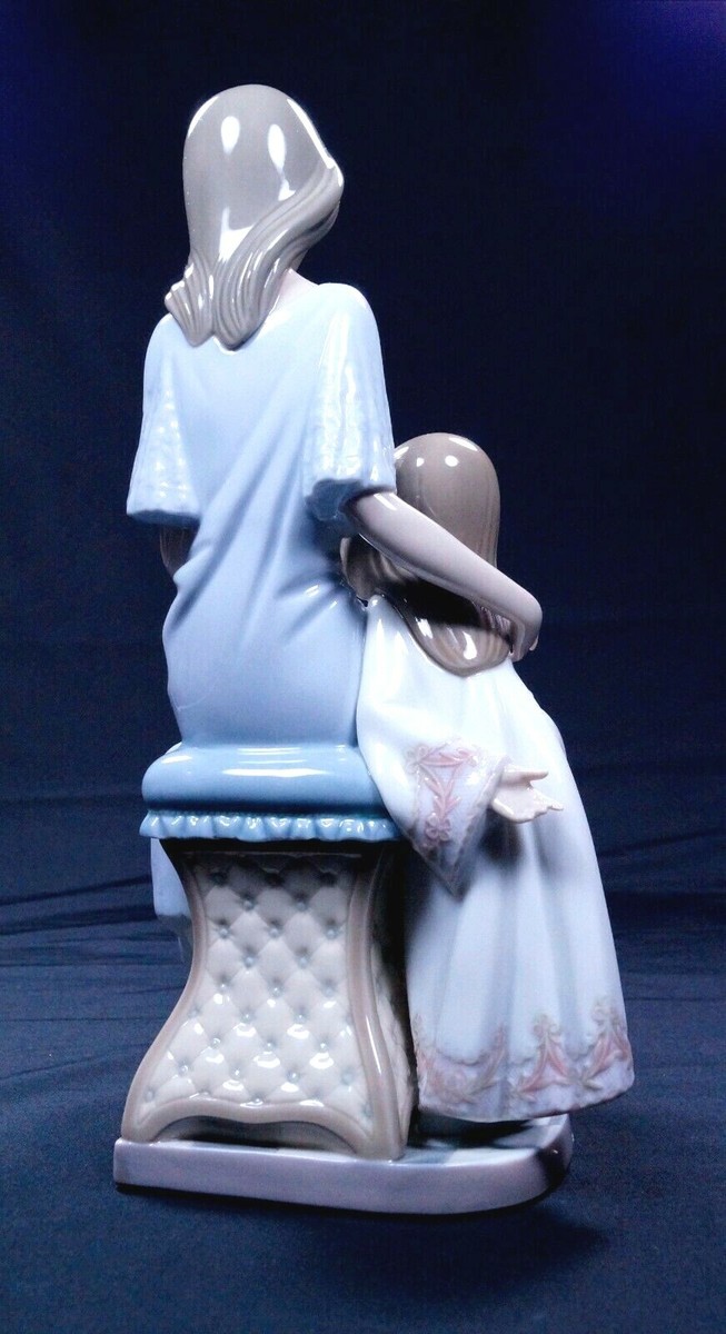 Lladro 5457 Bedtime Story Figurine Mother Reading to Daughter Mint
