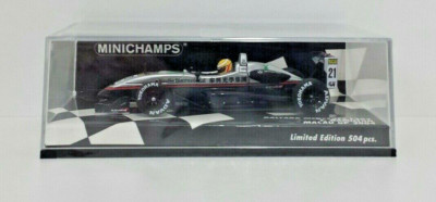 Modellauto 1:43 Minichamps Dallara Mercedes F302 Lewis Hamilton Macau 2004