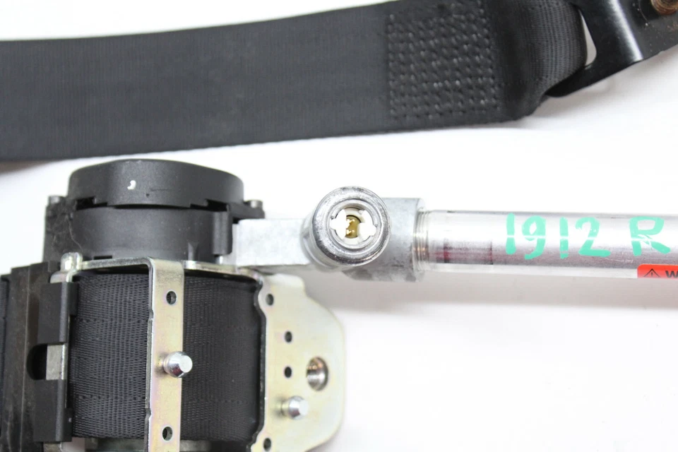 Volvo XC70 2010 retractor de cinturón de seguridad trasero derecho 39859398 OEM 08 09 10 11 12 Foto 2 de 4