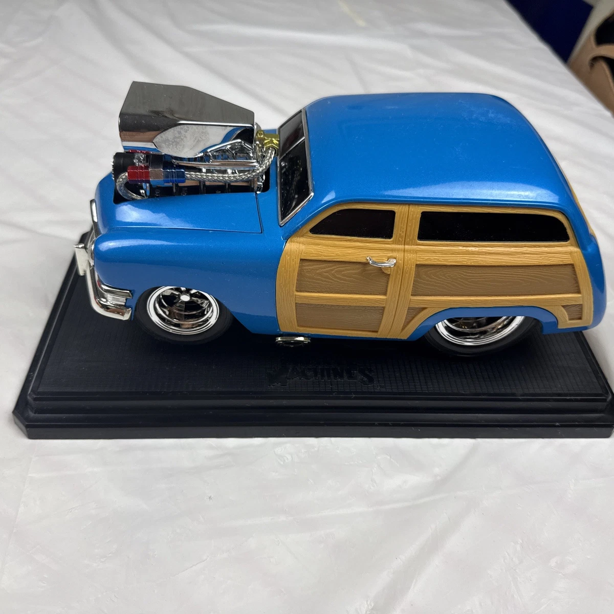 Muscle Machines Ford 1:18 Scale Diecast Cars, Trucks & Vans for