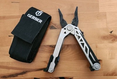 Gerber Center Drive Silver Multi-Plier 8 Tool w/ Molle Sheath - Great Cond. U58