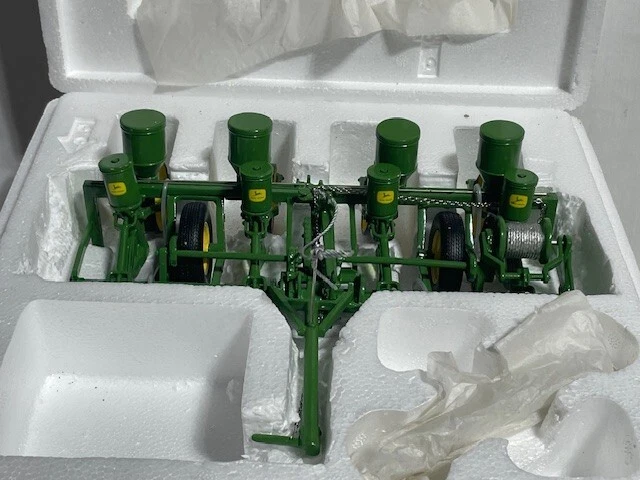 SpecCast John Deere 490 4 row planter, 1/16 - Image 2 of 4