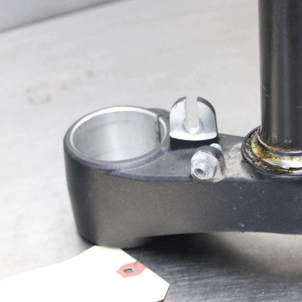 10-14 DUCATI MONSTER 796 Lower Triple Tree Clamp Foto 3 de 4