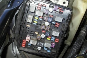 Engine Fuse Relay Box 3.5L LT with Fog Lamps 08 09 10 11 CHEVY IMPALA