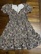 EUC wild fable floral v neck ruffled womens Dress Size small