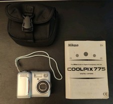 Nikon Digital Camera Coolpix 775 2.1MP Silver Case, Manual + Battery Untested