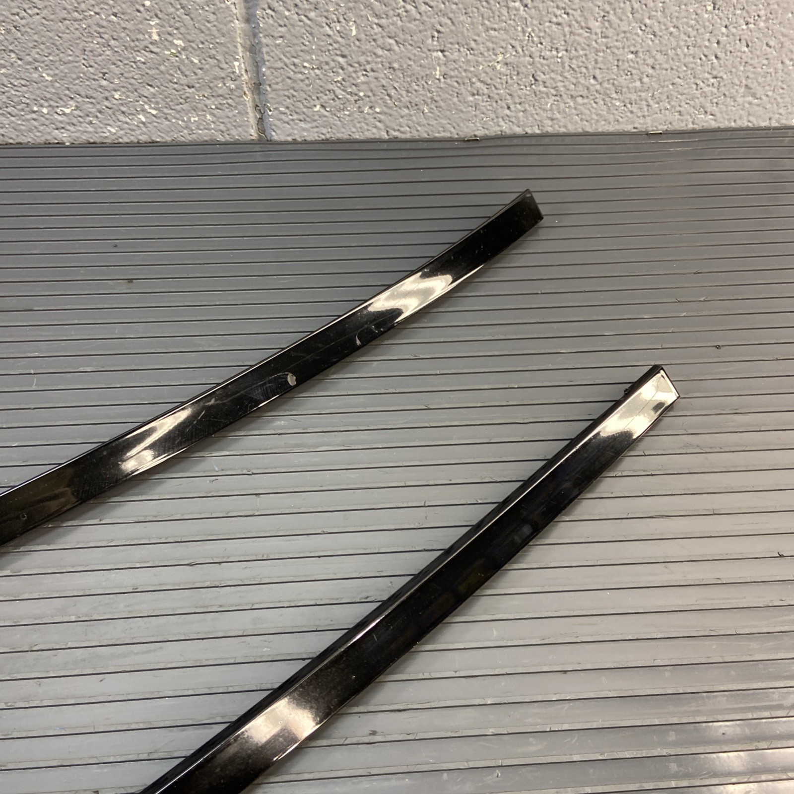 2014-2024 Maserati Ghibli M157 Left & Right Roof Molding Nero Set of 2 OEM *NOTE