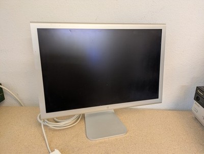 Apple Cinema Display A1081 von 2004 - DVI