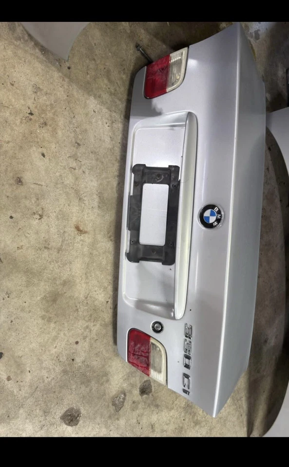 00-06 BMW E46 325Ci 330Ci CUPÉ TAPA MALETERO CUBIERTA CARCASA Metálico Plateado Foto 2 de 4