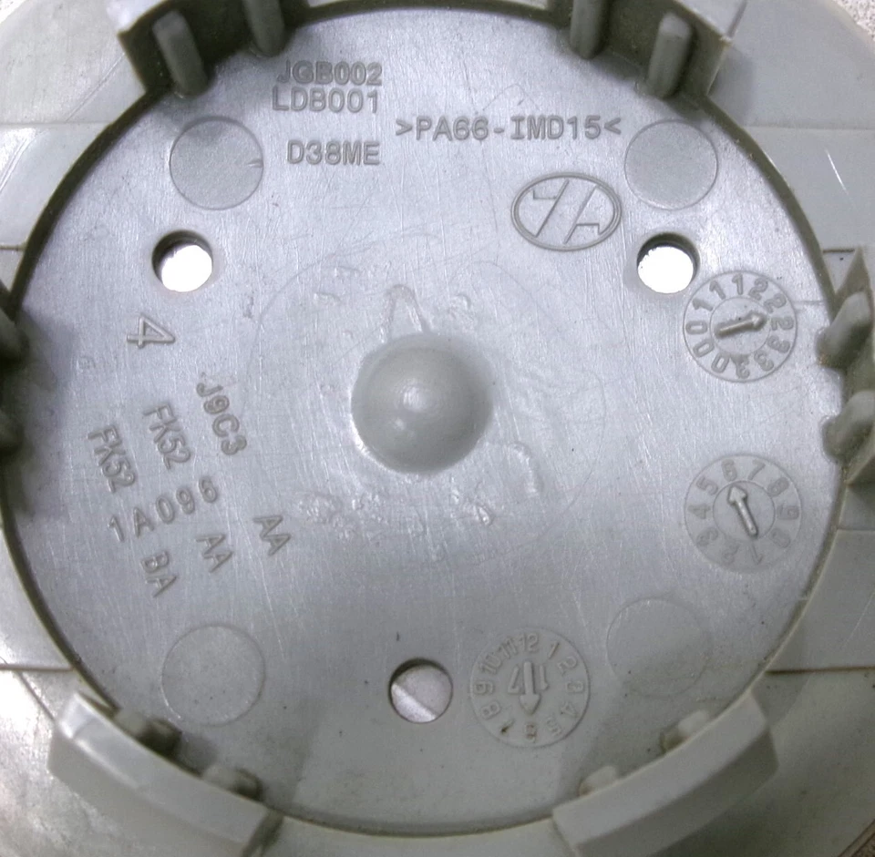 Land Rover Discovery Sport 2017 tapa central de rueda OEM Foto 3 de 4