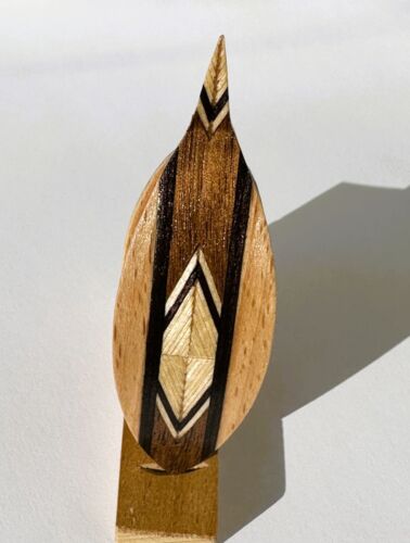 Tatting shuttle with Marquetry inlay w pick 3" long - Picture 3 of 13