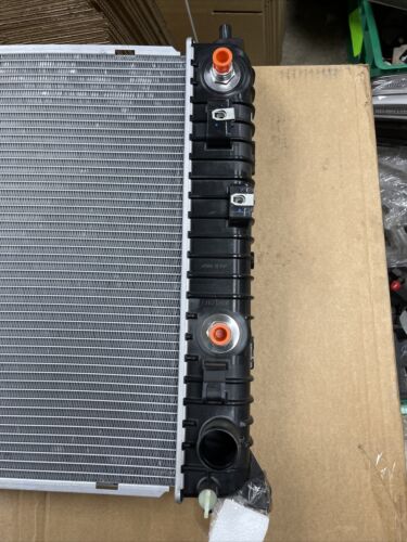 2019-2020 Chevrolet Silverado GMC Sierra 1500 GM Radiator OEM NEW 23388801 - Picture 3 of 8
