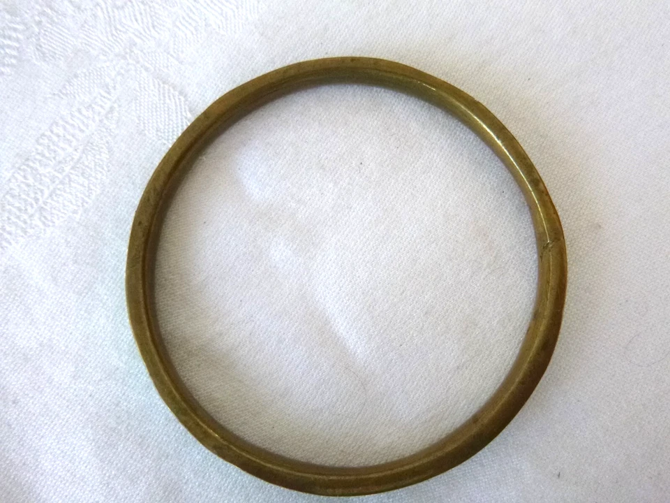 Brazalete brazalete artesanal de malaquita con incrustaciones de latón 8 pulgadas alrededor del interior 1/4" de ancho Foto 3 de 4