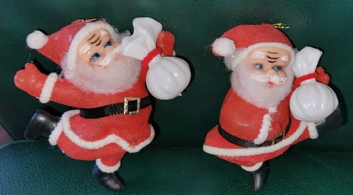 Menge 2 Vintage beflockt Weihnachtsmann Weihnachtsschmuck Tanzen Kitsch 4,5"