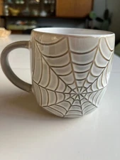 Home Goods TJMaxx Neutral Spiderweb Halloween Glazed Stoneware Mug EUC