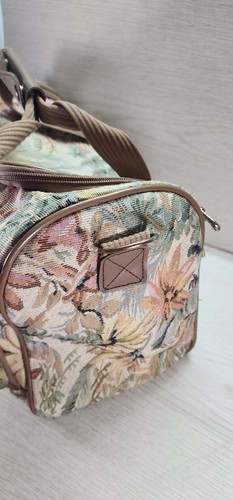 Leisure Tapestry Bag Set (2) VTG Med Duffle-like And Travel Train With 1 Strap. - Picture 6 of 23