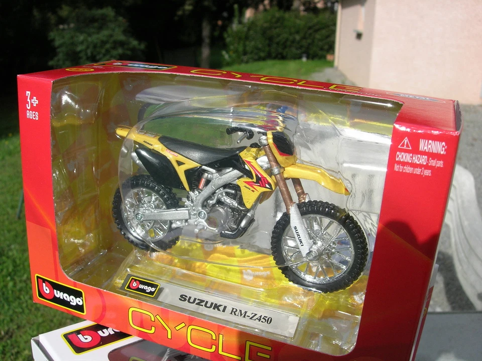 BURAGO 1/18 MOTO SUZUKI RM Z 450 jaune - Photo 1/1