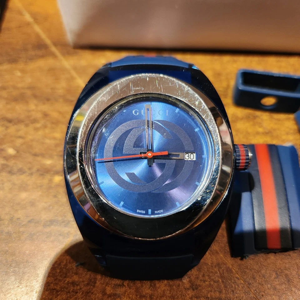 Reloj Gucci Sync XXL 46mm YA137104 Esfera Azul Unisex En Caja Necesita Correa y Batería Foto 2 de 4