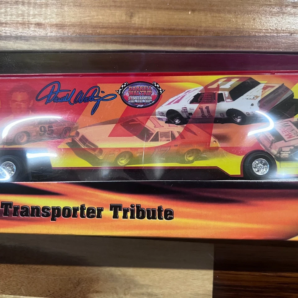 NASCAR Racing Hot Wheels Darrell Waltrip 2001 Transporter Tribute 1:64 Diecast Foto 4 de 4